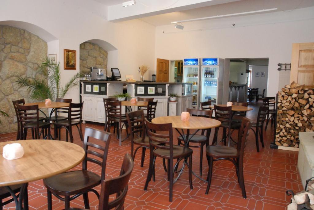 סלבוניצה Hotel U Ruze מראה חיצוני תמונה