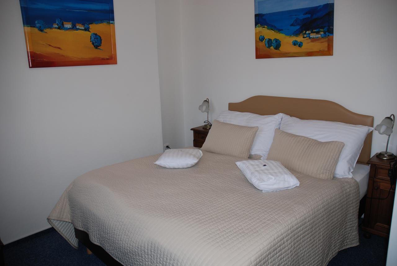סלבוניצה Hotel U Ruze מראה חיצוני תמונה
